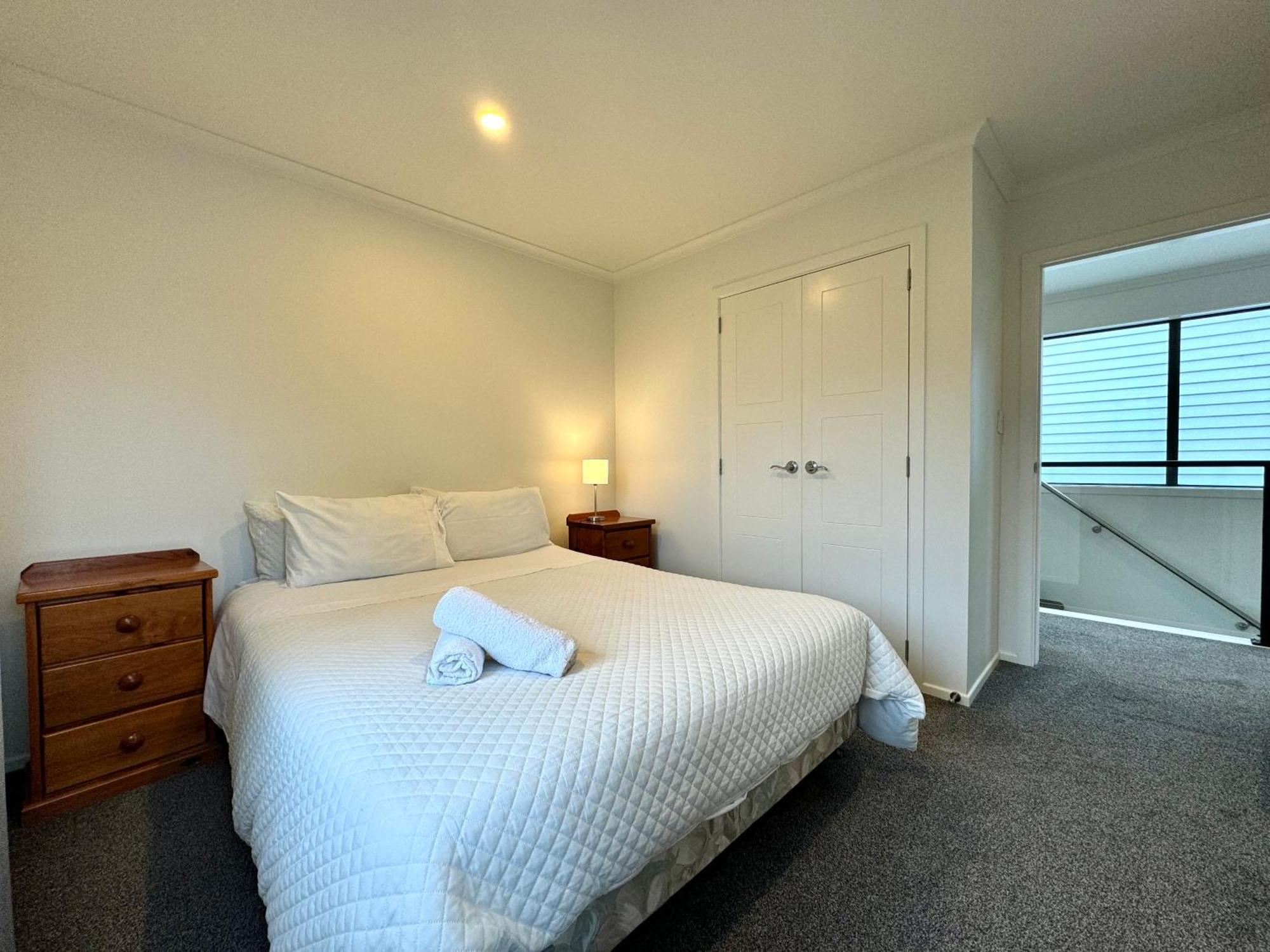 No Party Allowed, Entire Brand New 3 Bedroom Townhouse, Free Unlimited Fibre Wifi And Free Parking Wellington Eksteriør bilde