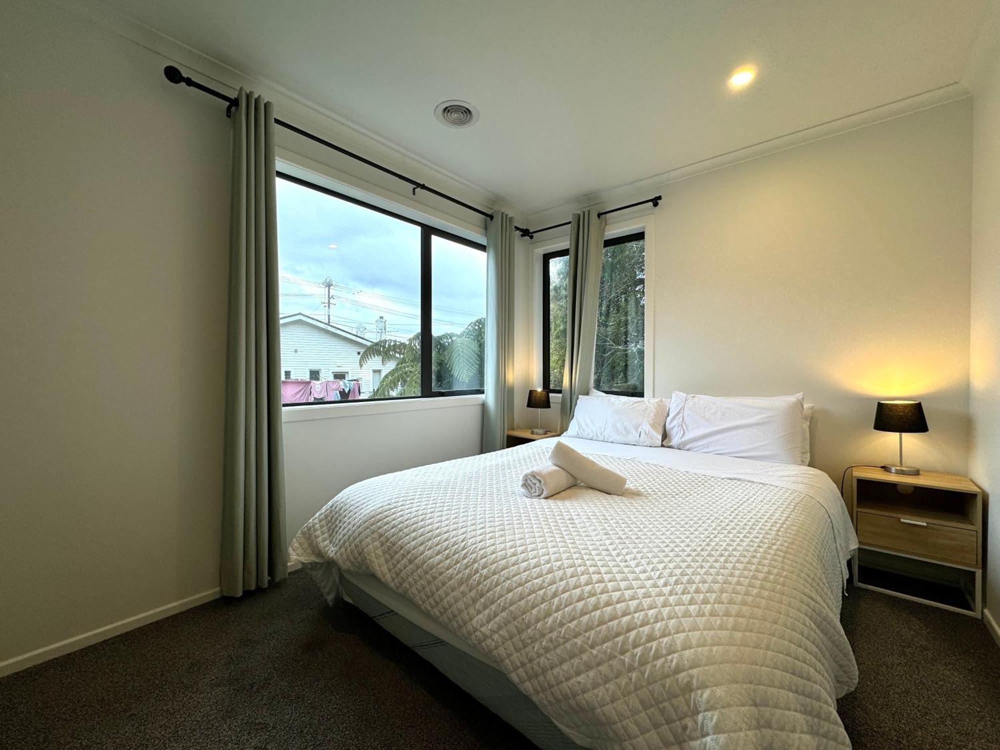 No Party Allowed, Entire Brand New 3 Bedroom Townhouse, Free Unlimited Fibre Wifi And Free Parking Wellington Eksteriør bilde